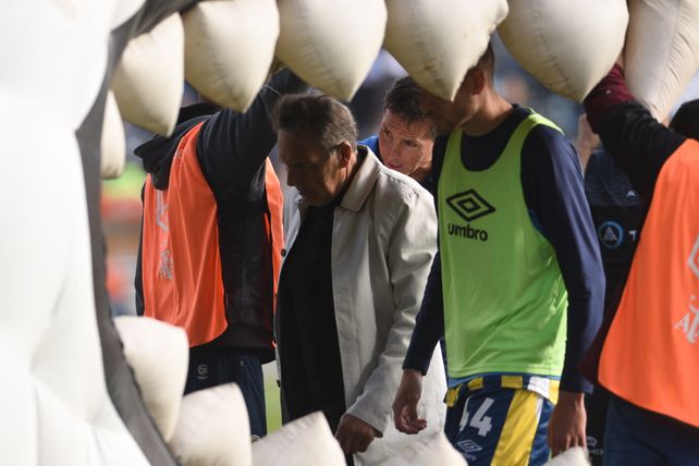 En la boca del lobo. Russo dejó el bosque con una derrota ante Gimnasia en la previa del clásico ante Newell’s.&nbsp;