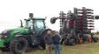 Sembradora con tractor de regalo: Indecar hizo efectiva su oferta más llamativa del año