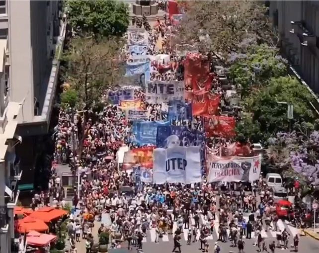 La protesta callejera tuvo picos y mesetas durante el primer año de gestión de Milei.