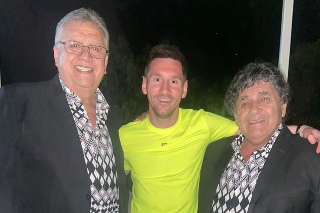 Lionel Messi junto a Camino y Deicas en una fiesta del futbolista.