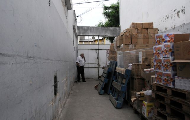 Cinco delincuentes armados