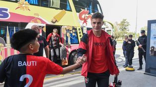 El pequeño hincha leproso&nbsp;saluda a Ramiro Sordo,&nbsp;que estaría ante Corinthians.