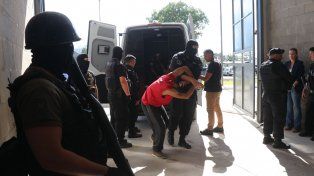 Cárceles. Traslado de presos de comisaría a la cárcel de Las Flores.