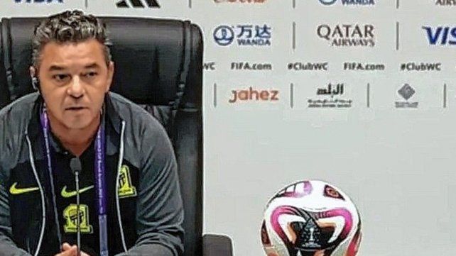 El hermano de Karim Benzema fue muy duro con el DT Marcelo Gallardo.