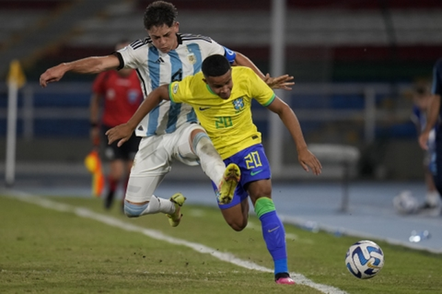 Argentina cayó 3 a 1 con Brasil y ahora debe ganar todo lo que le queda para clasificar.