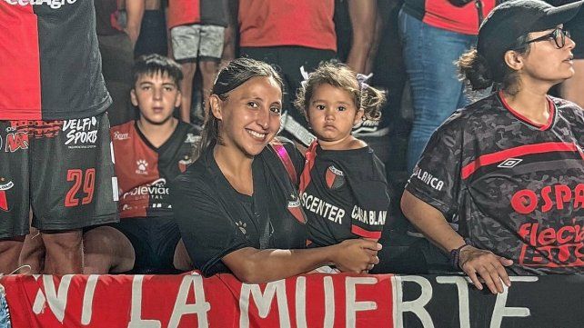 Los hinchas de Colón contaron cómo se hicieron hinchas del club del barrio Centenario en redes sociales. Los hinchas de Colón contaron cómo se hicieron hinchas del club del barrio Centenario en redes sociales.