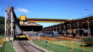 Por falta de ventas, suspenden al personal de dos siderúrgicas