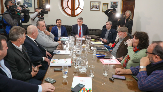 Reunión paritaria entre el gobierno provincial y los gremios estatales