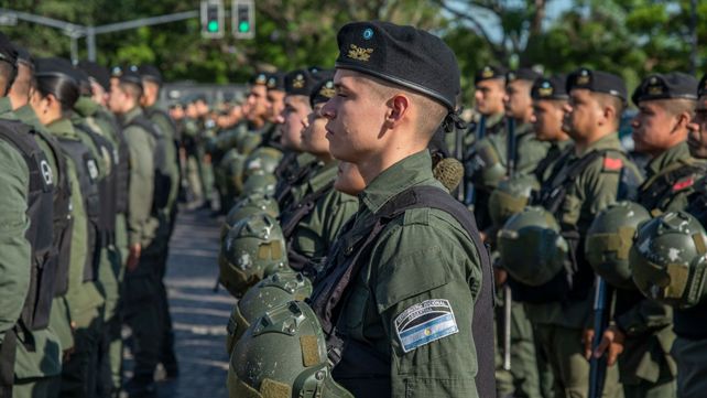 En el contexto del Operativo Bandera desembarcaron en el departamento Rosario 1.755 efectivos de fuerzas federales. 