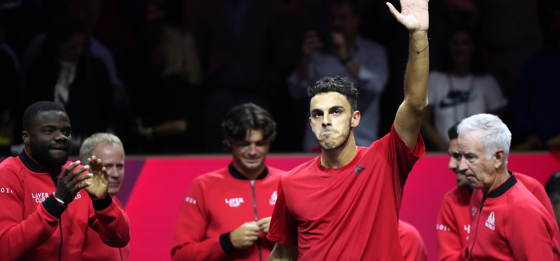El tenista argentino del equipo mundial Francisco Cerundolo celebra tras ganarle al tenista europeo Casper Ruud en el primer día del torneo de tenis Laver Cup en el estadio Uber de Berlín, Alemania, el viernes 20 de septiembre de 2024. (Foto AP/Ebrahim Noroozi) El tenista argentino del equipo mundial Francisco Cerundolo celebra tras ganarle al tenista europeo Casper Ruud en el primer día del torneo de tenis Laver Cup en el estadio Uber de Berlín, Alemania, el viernes 20 de septiembre de 2024. (Foto AP/Ebrahim Noroozi)