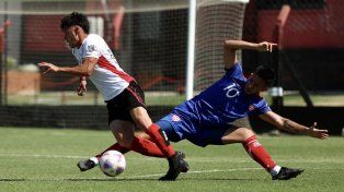 Marabel, encendido en la victoria de los suplentes ante los titulares de Newells