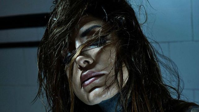 Candelaria Tinelli desbordó sensualidad en una producción de fotos desde la bañera