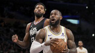 Los Lakers reaccionaron ante los Clippers en el duelo de angelino