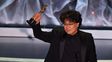 El director coreano Bong Joon-ho recibe el Oscar a Mejor Película Extranjera, mejor dirección y Mejor Película en la 92da entrega de la Academia de Artes y Ciencias Cinematográficas. El director coreano Bong Joon-ho recibe el Oscar a Mejor Película Extranjera, mejor dirección y Mejor Película en la 92da entrega de la Academia de Artes y Ciencias Cinematográficas.