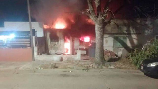 Concepción del Uruguay: hombre se descompensó y murió tras ver su casa consumida por las llamas