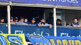 Carlos Tevez estuvo en La Bombonera viendo a Boca Juniors ante Olimpo