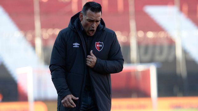 Con alma y vida. El Negro Gamboa celebró los goles a puro grito. Su equipo le respondió en el estreno.
