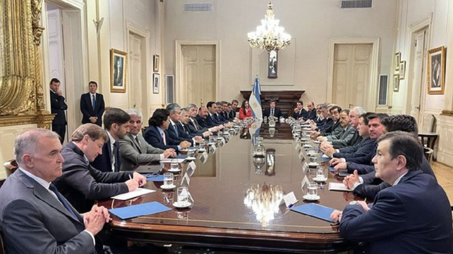 Los gobernadores le piden al presidente Javier Milei compensaciones de recursos para sus provincias. 
