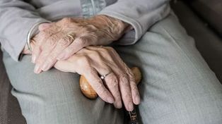 El Gobierno confirmó tres bonos de $37.000 para jubilados