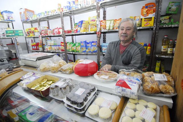 La tradicional libreta de fiado aún sigue vigente en la ciudad
