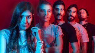 Mica Racciatti y Set eléctrico. La solista rosarina presenta junto a su banda el disco “Mil imperios”.