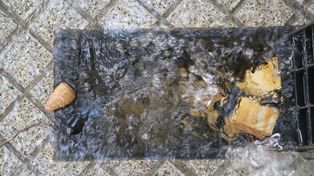 El derroche de agua producto de estos hechos también fue puesto a la luz por los administradores.