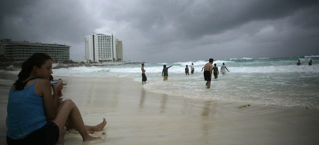 La tormenta tropical Dolly amenaza con convertirse en hurac&aacute;n y azotar el sur de Texas