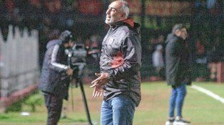 El entrenador de Colón cuenta con el mejor plantel y ahora tiene que hacer jugar mucho mejor al equipo.