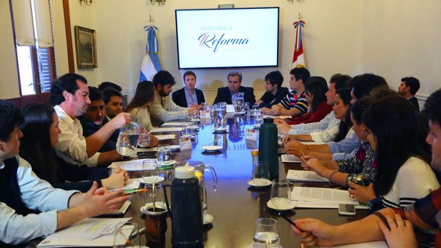 Reforma constitucional: referentes de juventudes políticas se suman al proceso de diálogo