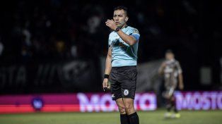 Luis Lobo Medina será el árbitro del choque entre Newells y Riestra en el Coloso.