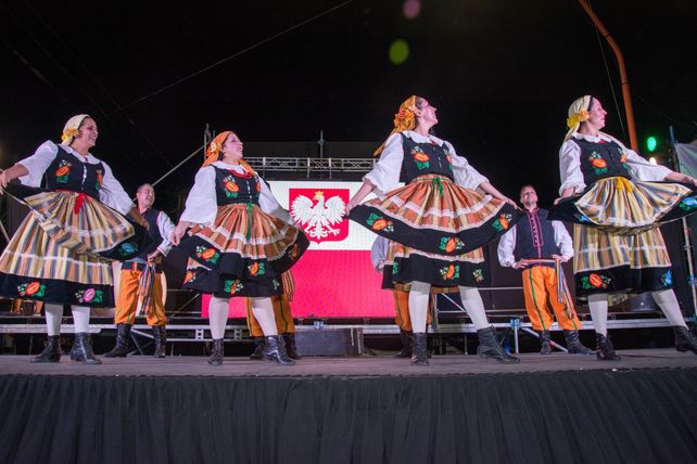 Para el&nbsp;28 de febrero&nbsp;se programó la&nbsp;“Noche de colectividades”&nbsp;con propuestas gastronómicas y artísticas por parte de las colectividades participantes