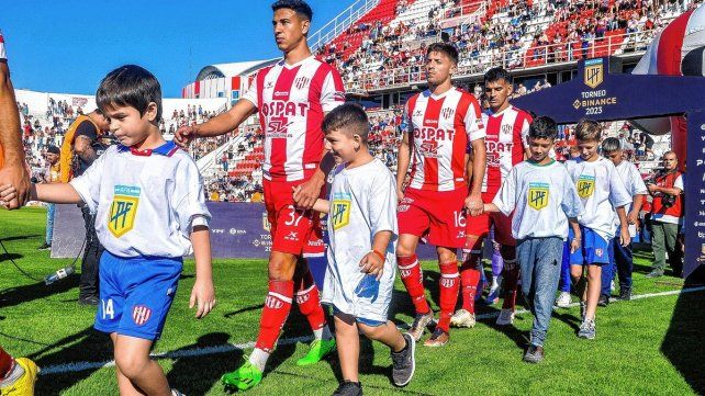 Unión: Athletico Paranaense aceleró por sumar a Esquivel