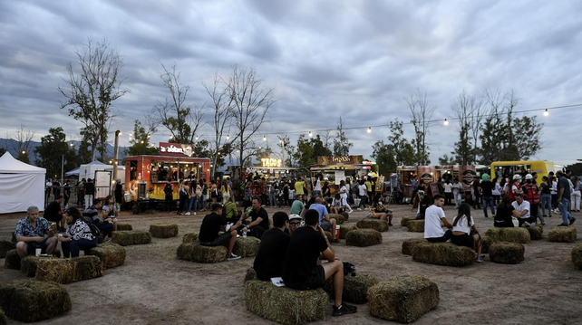 Feriado de Carnaval récord: los turistas gastaron un total de 106.704 millones de pesos