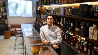 El rosarino Tomás Moore es el cerebro detrás de esta tienda que ofrece en Whiskypedia más de 350 etiquetas selectas de esta bebida creada en Irlanda y que se popularizó en Escocia.&nbsp;