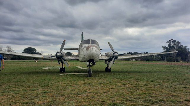 Trasladaron el avión ex Laer que estaba en el predio del Aeroclub de Sauce Montrull