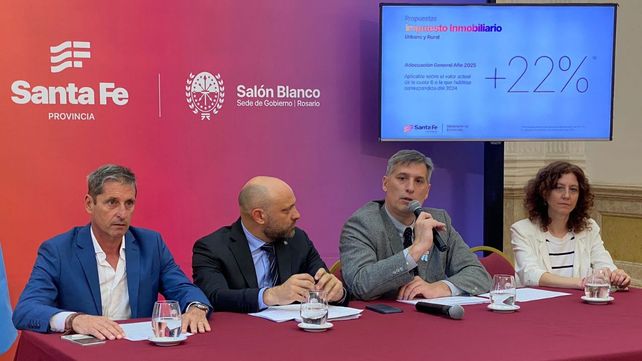 El ministro de Economía, Pablo Olivares, presentando la ley tributaria donde se incluyó el blanqueo. 