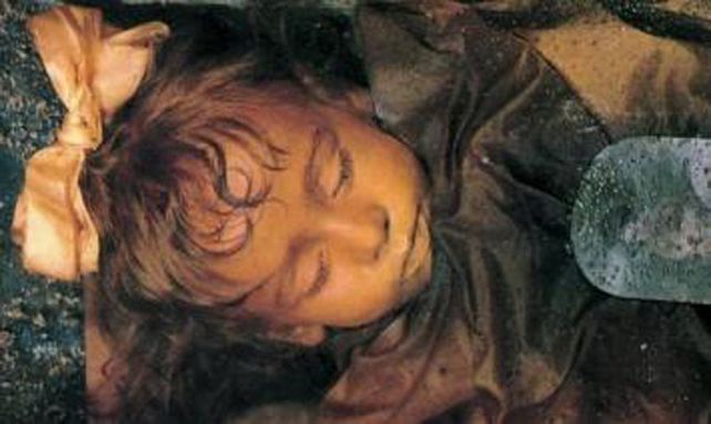 Nena momificada que abre y cierra los ojos causa conmoción mundial