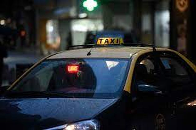 Taxis: se implementaron los viajes compartidos y el pago electrónico en todos los coches