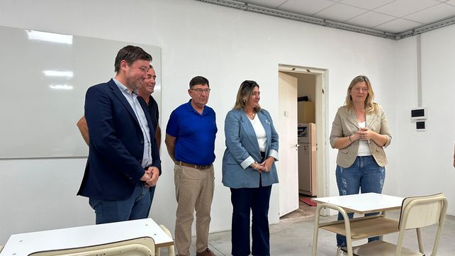 Entrega de aportes a instituciones del departamento San Martín y supervisión de obras en escuelas