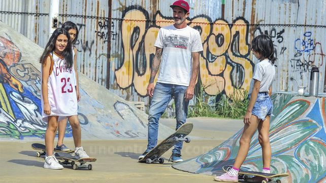 En Paraná cada vez más chicas patinan en skate