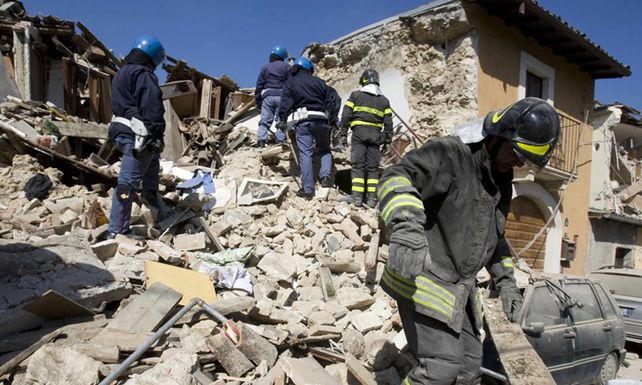 Sismo en Italia: al menos son 150 los muertos y 50 mil las personas sin hogar
