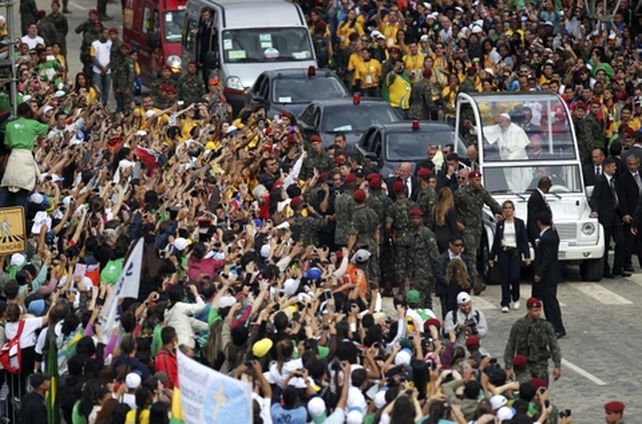 Cuento con ustedes para edificar un mundo nuevo les dijo Francisco a los jóvenes en Copacabana