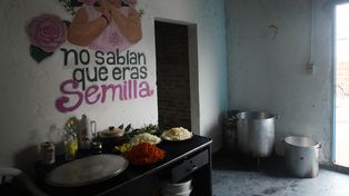 Un comedor popular en el barrio Los Pumitas. La asistencia crece al compás de la demanda.