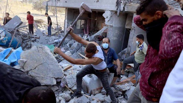 El presidente de Estados Unidos Joe Biden viaja a Israel por los ataques de Hamas mientras Gaza espera ayuda humanitaria