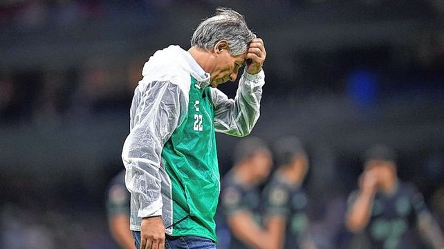 Ariel Holan dejó de ser el técnico del León de México por los malos resultados.