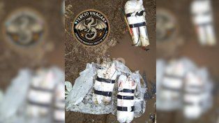 Hallaron cinco artefactos explosivos con pólvora confinada arrojados desde una moto en barrio Santo Domingo&nbsp; &nbsp;