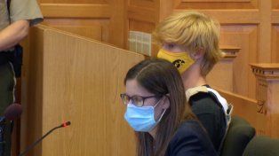 Dos estadounidenses de 16 años, acusados de matar a su maestra de español