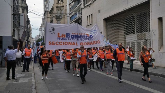 Los bancarios acordaron un nuevo incremento salarial.