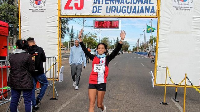 La jovencita Ximena Simeone de Puerto Yeruá se impuso en los 21 Kilómetros en Uruguayana.