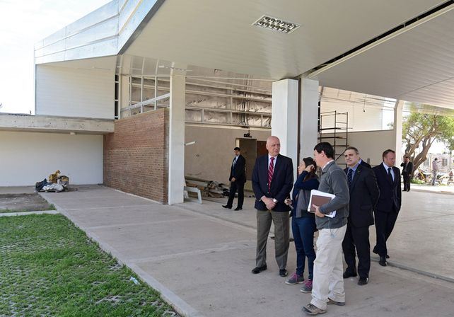 El gobernador Bonfatti recorrió las obras del Cemafe y el Hospital Iturraspe